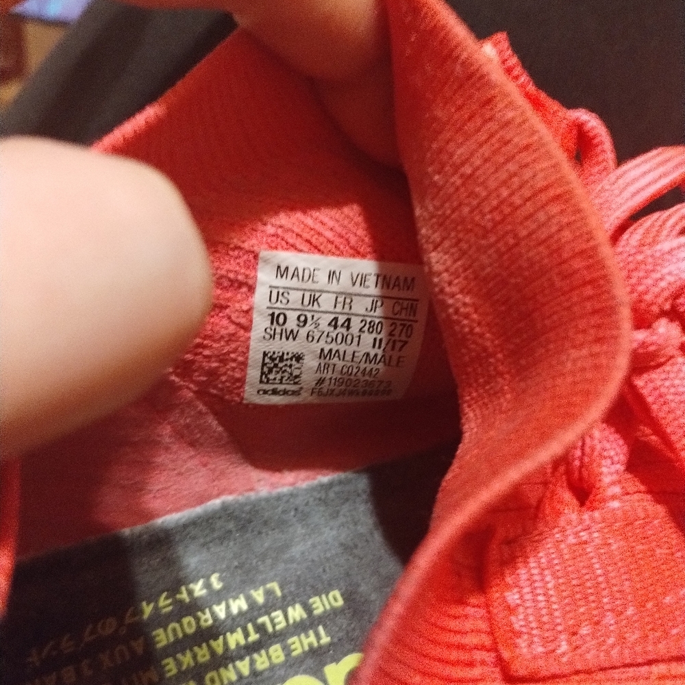 Adidas shoes size male 10. - Picture 3 of 5